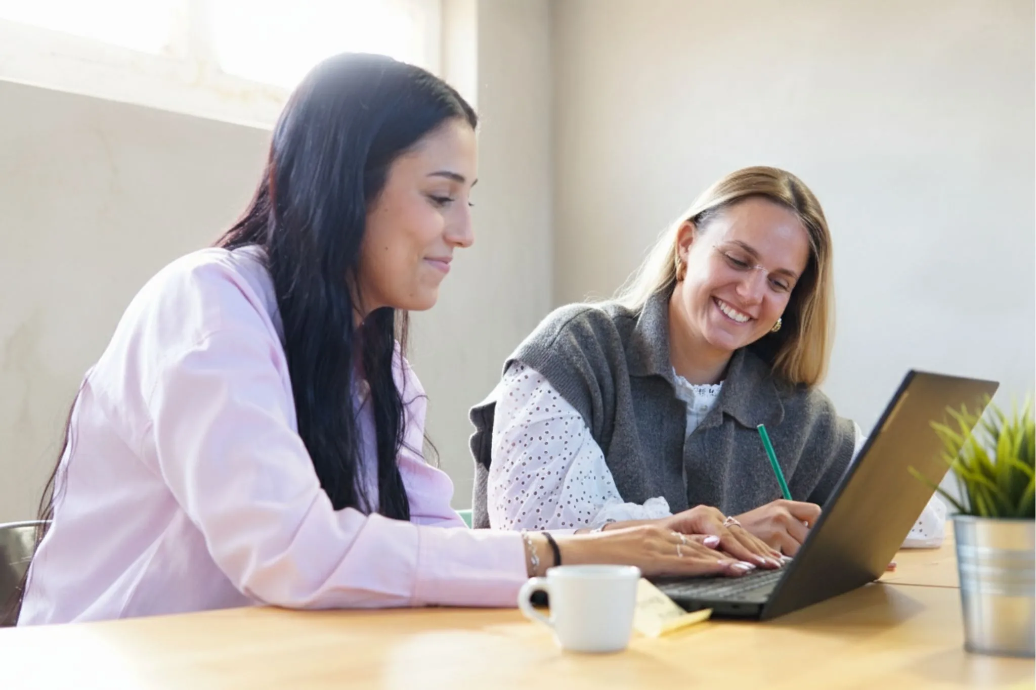 Agencia SEO Barcelona: equipo de marketing digital trabajando en estrategias de posicionamiento web y visibilidad online para negocios