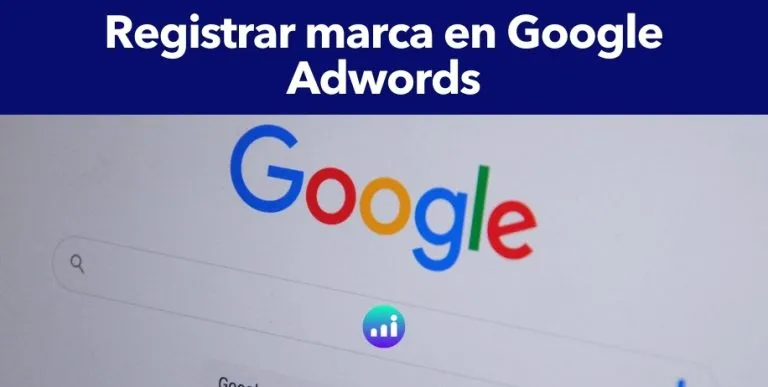 Ilustración de una persona con un escudo con el logo de Google, protegiendo su marca en Google Ads de competidores.